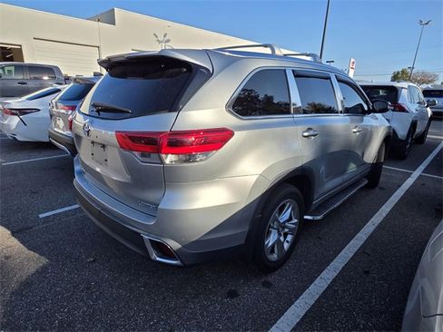 Used 2018 Toyota Highlander Limited image 2