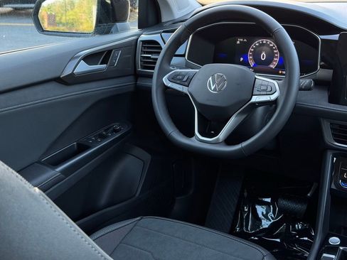 New 2025 Volkswagen Taos SE image 29