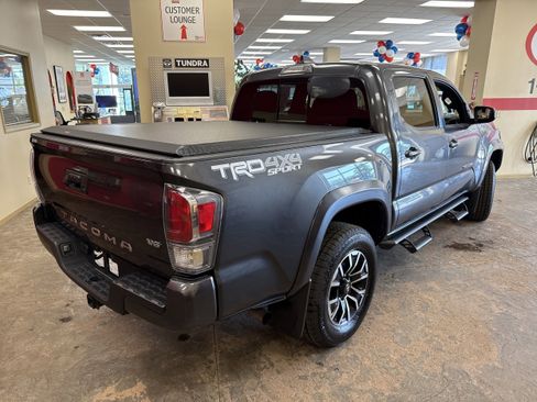 Used 2023 Toyota Tacoma TRD Sport image 11