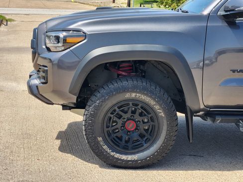 Used 2023 Toyota Tacoma TRD Pro AWD/4WD image 11