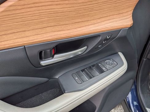 Used 2025 Toyota Grand Highlander XLE image 11