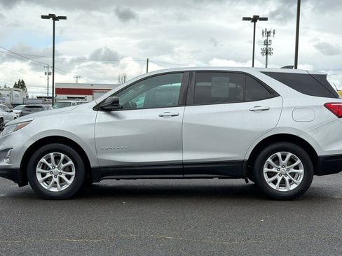 Used 2020 Chevrolet Equinox LS w/ LS Convenience Package FWD image 9