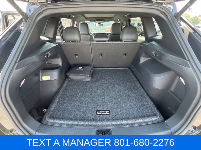 Used 2025 Volkswagen Tiguan SE R-Line AWD/4WD image 37