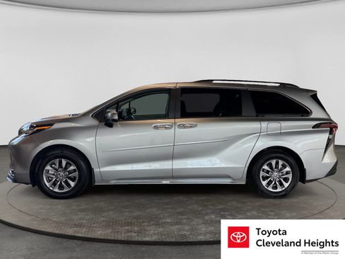 Used 2023 Toyota Sienna XLE w/ XLE Plus Package AWD/4WD image 8