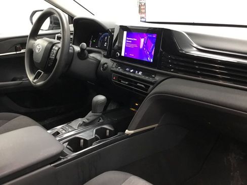 Used 2025 Toyota Camry SE image 23