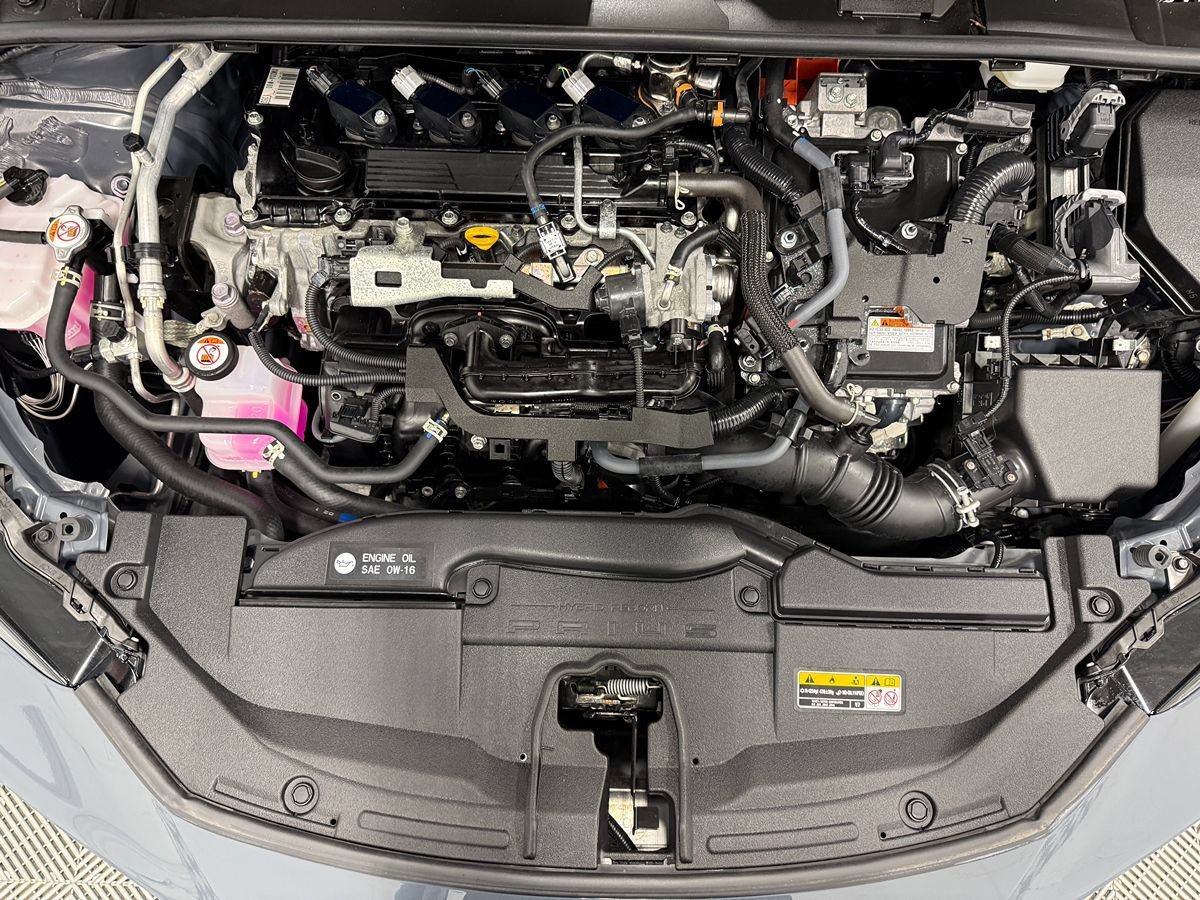 Used 2025 Toyota Prius LE FWD image 26