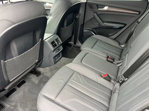 Certified 2025 Audi Q5 2.0T Premium image 11