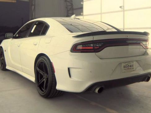 Used 2017 Dodge Charger R/T Scat Pack w/ Beats Audio Group RWD image 7