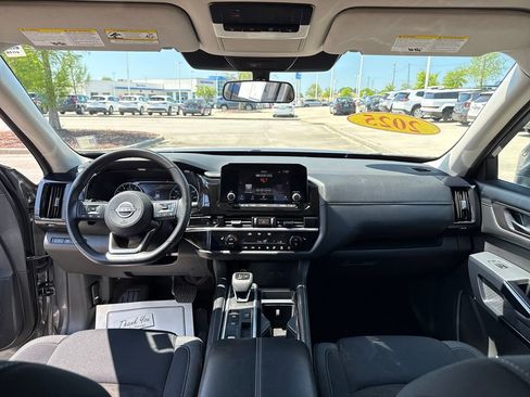 Used 2025 Nissan Pathfinder SV FWD image 29