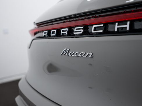 Certified 2026 Porsche Macan AWD/4WD image 26