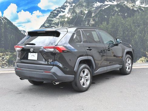 Used 2023 Toyota RAV4 XLE AWD/4WD image 3