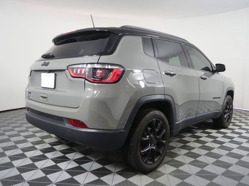 Used 2024 Jeep Compass Latitude w/ Convenience Group image 3