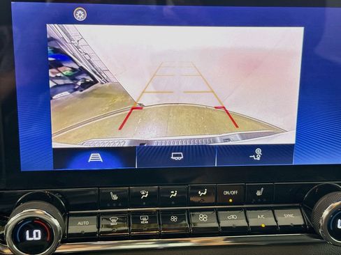 Used 2023 Chevrolet Colorado LT w/ LT Convenience Package II RWD image 14