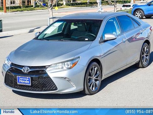 Used 2017 Toyota Camry XSE image 4