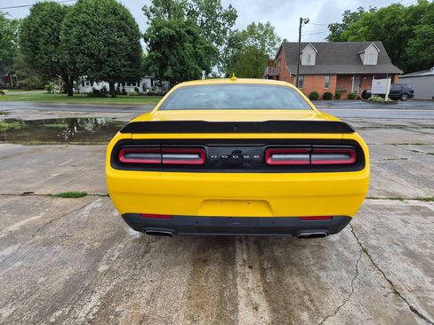 Used 2017 Dodge Challenger SXT Plus RWD image 4
