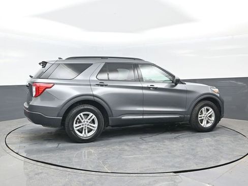 Used 2022 Ford Explorer XLT w/ Equipment Group 202A image 3