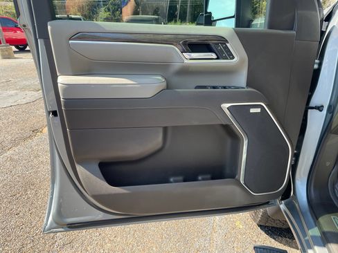 Used 2025 Chevrolet Silverado 2500 LTZ w/ LTZ Convenience Package AWD/4WD image 18