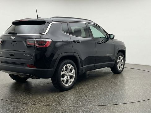 Used 2025 Jeep Compass Latitude image 9