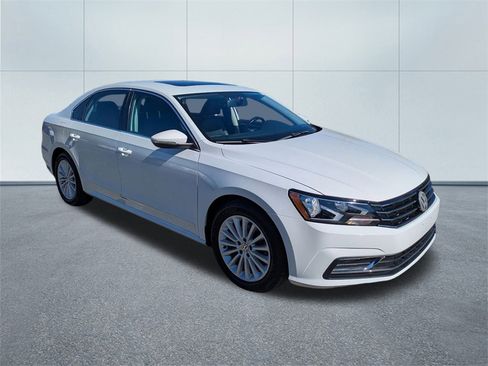 Used 2017 Volkswagen Passat 1.8T SE image 1