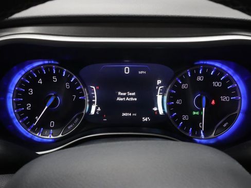 Used 2025 Chrysler Pacifica Select FWD image 28