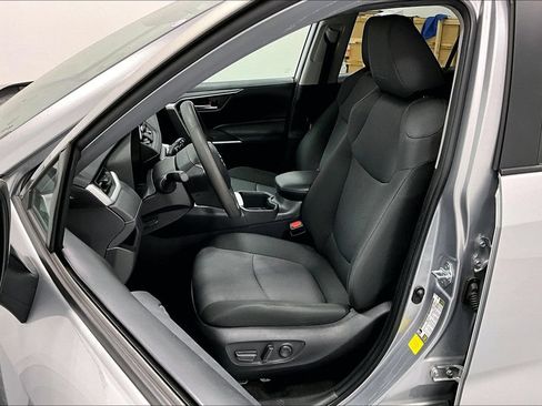 Used 2025 Toyota RAV4 XLE FWD image 28