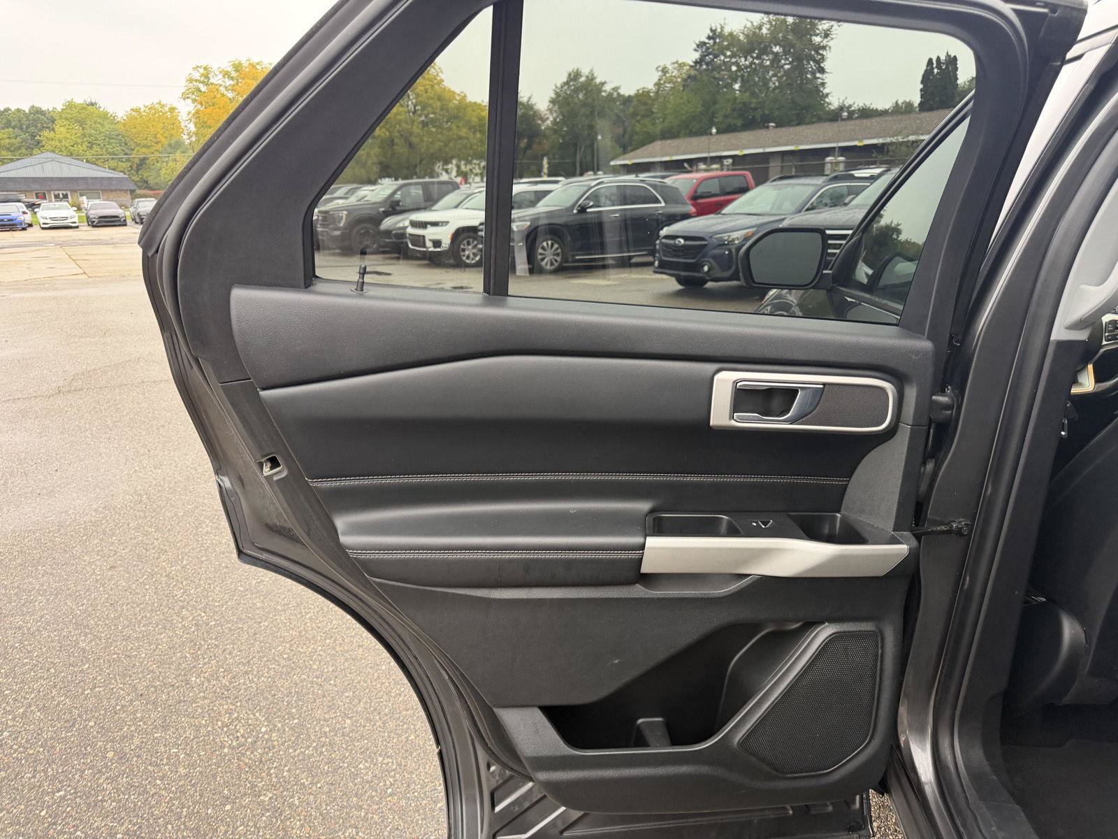 Used 2020 Ford Explorer XLT w/ Equipment Group 202A AWD/4WD image 21