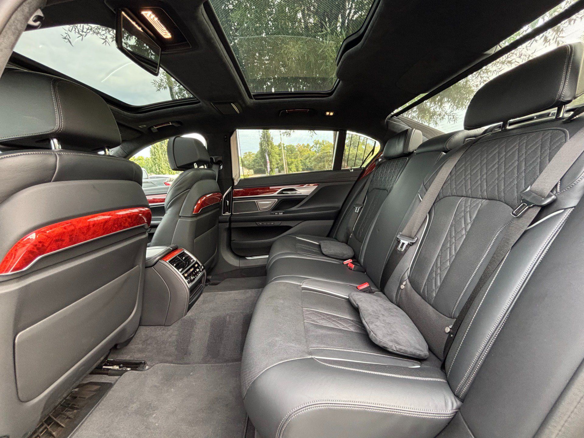 Used 2022 BMW ALPINA B7 xDrive w/ Luxury Rear Seating Package AWD/4WD image 15