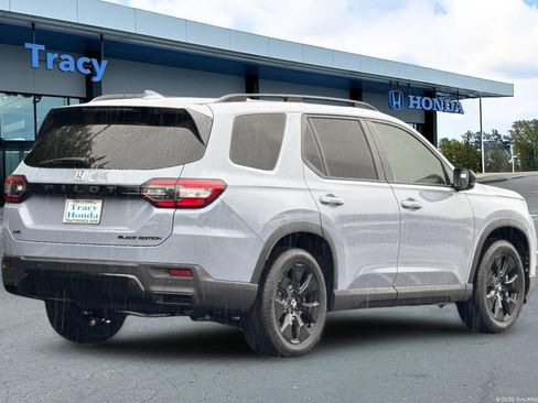 Used 2026 Honda Pilot Black Edition image 6