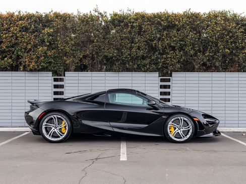 Used 2024 McLaren 750S Spider RWD image 7
