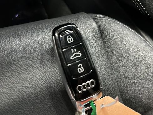 Used 2022 Audi e-tron Premium w/ Towing Package image 41