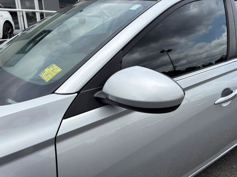 Used 2024 Nissan Altima 2.5 SV w/ SV Premium Package FWD image 16