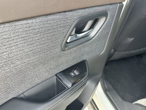 Certified 2023 Nissan Rogue SV FWD image 16