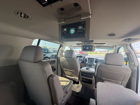 Used 2017 Chevrolet Suburban Premier AWD/4WD image 25