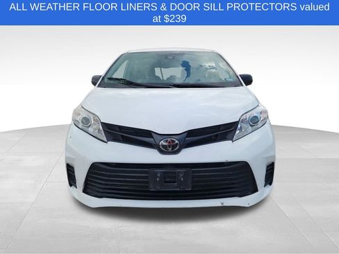 Used 2019 Toyota Sienna L FWD image 2