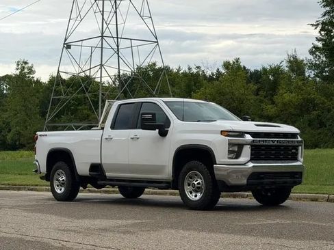 Used 2021 Chevrolet Silverado 2500 LT AWD/4WD image 2