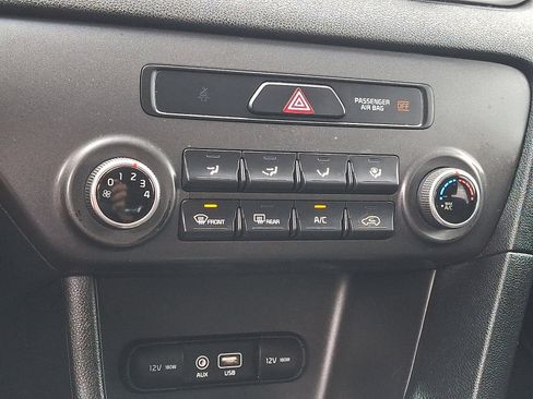 Used 2019 Kia Sportage LX AWD/4WD image 17