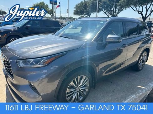 Used 2021 Toyota Highlander Platinum AWD/4WD image 1