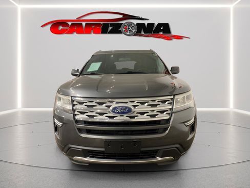 Used 2019 Ford Explorer XLT image 2