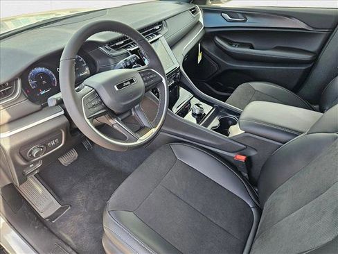 New 2025 Jeep Grand Cherokee L Altitude image 8
