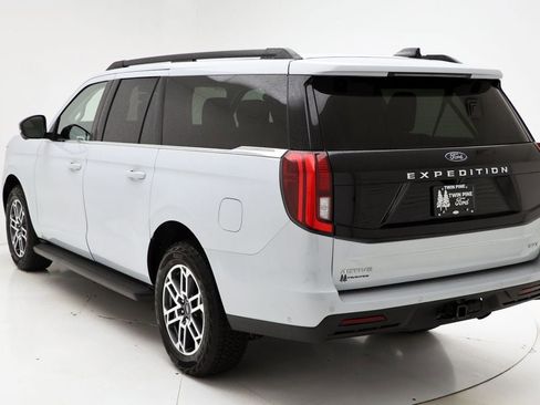 Used 2025 Ford Expedition Max Active AWD/4WD image 6