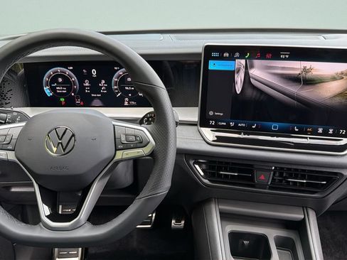 New 2026 Volkswagen Tiguan SE R-Line FWD image 18