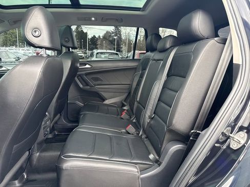 Used 2019 Volkswagen Tiguan SEL Premium w/ 3rd Row Seat Package image 17