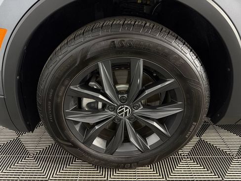 Used 2024 Volkswagen Tiguan SE FWD image 11