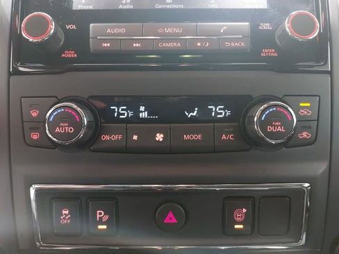 Certified 2024 Nissan Titan SV w/ SV Convenience Package AWD/4WD image 20