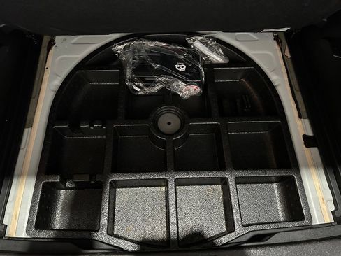 Used 2019 Jeep Renegade Latitude w/ Cold Weather Group FWD image 14
