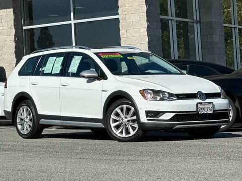 Used 2017 Volkswagen Golf Alltrack SE AWD/4WD image 2