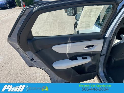 Used 2023 Nissan Ariya AWD image 33