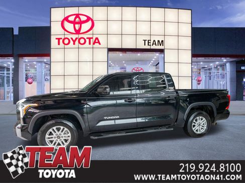 Used 2022 Toyota Tundra SR5 w/ Convenience Package image 1