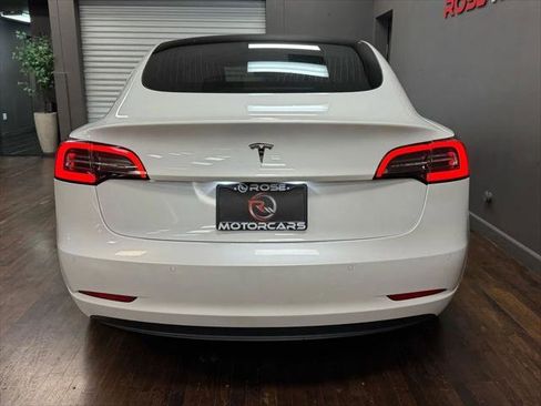 Used 2020 Tesla Model 3 Standard Range Plus image 4
