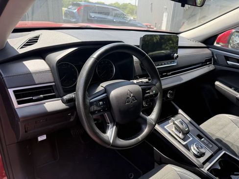 Used 2024 Mitsubishi Outlander SE FWD image 7